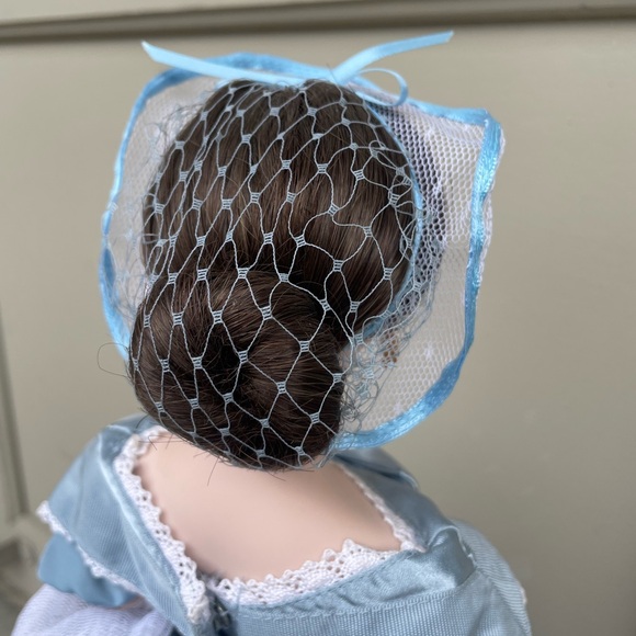 Gone With The Wind Melanie 18” porcelain doll - Picture 4 of 4